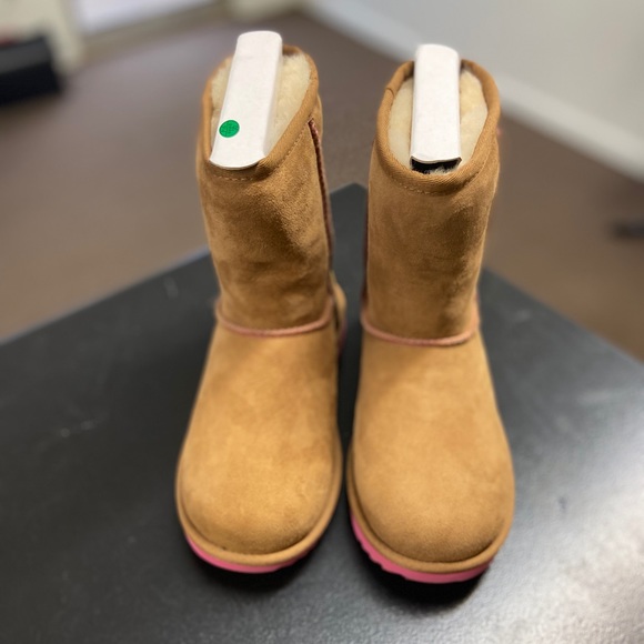 New out of box UGGS - Picture 2 of 6